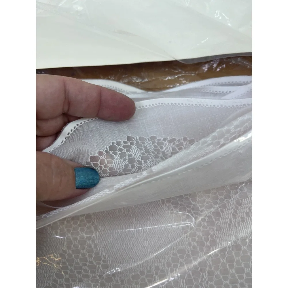 Vintage Priscilla Tablecloth White 52 x 72 Lace Vinyl‎ New Wipe Clean Reusable